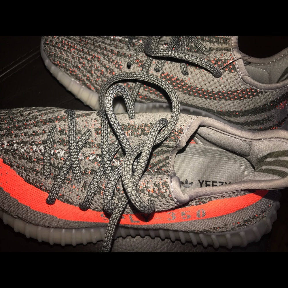 Authentic yeezy sneaker men’s size 6= women size 8